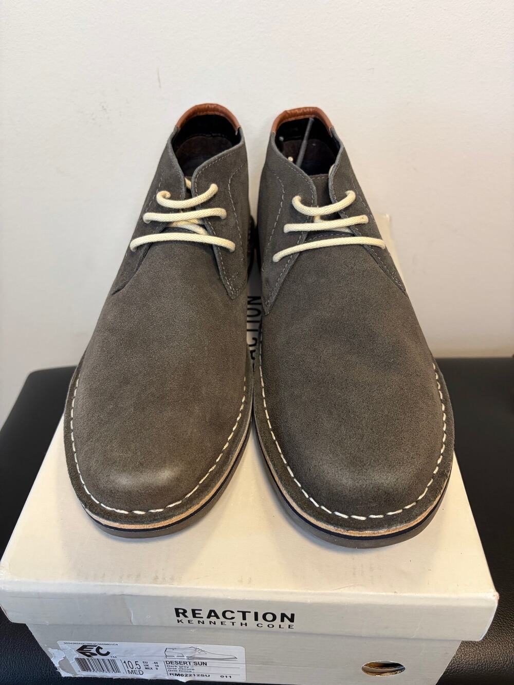 NEW Kenneth Cole Men Size 10.5M Reaction Desert Sun Dark Gray Suede Chukka Boots